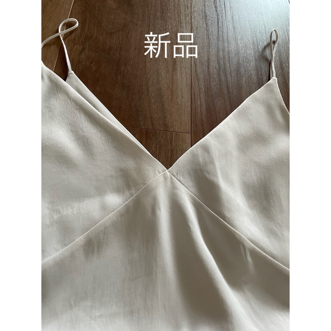Plage - タグ付き新品Feminine Satin キャミソール白plage Plage - タグ付き新品Feminine Satin キャミソール白plage