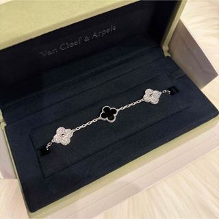 Van Cleef & Arpels(ブレスレット/バングル ・ ホワイト/白色系 Van Cleef & Arpels(ブレスレット/バングル ・ ホワイト/白色系