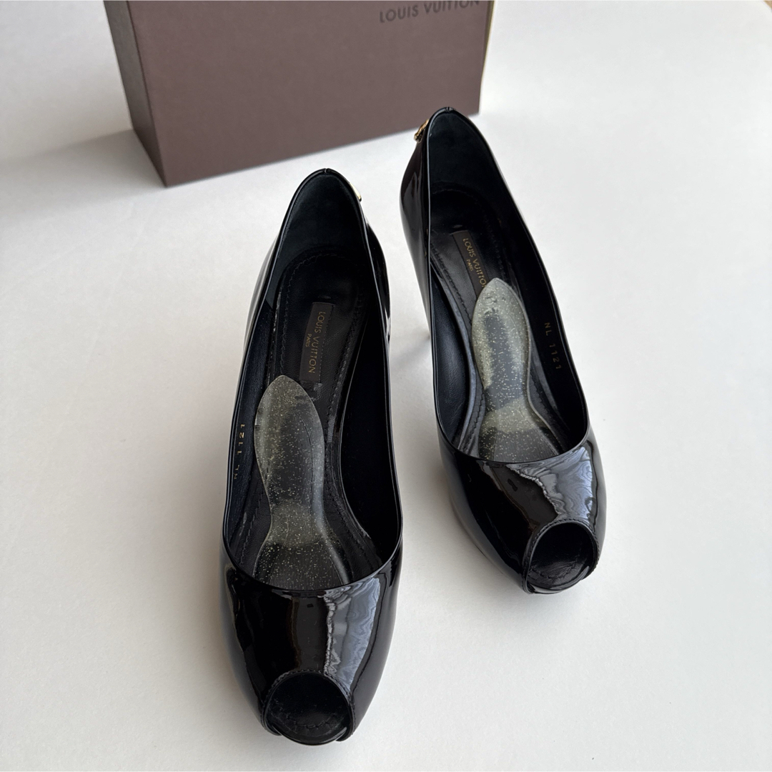LOUIS VUITTON - 極美品ルイヴィトン カデナパンプス エナメル LOUIS VUITTON - 極美品ルイヴィトン カデナパンプス エナメル