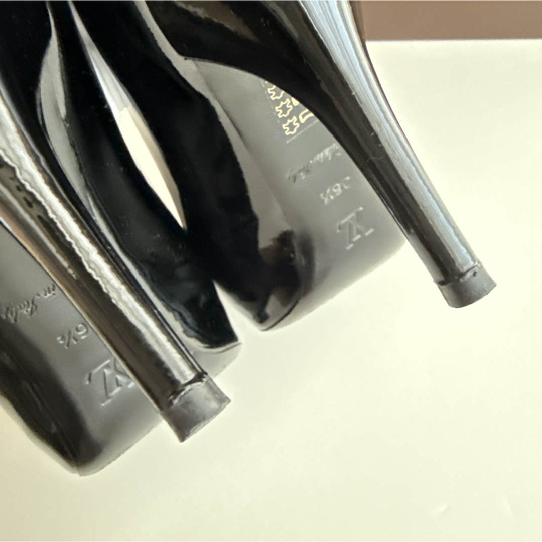 LOUIS VUITTON - 極美品ルイヴィトン カデナパンプス エナメル LOUIS VUITTON - 極美品ルイヴィトン カデナパンプス エナメル
