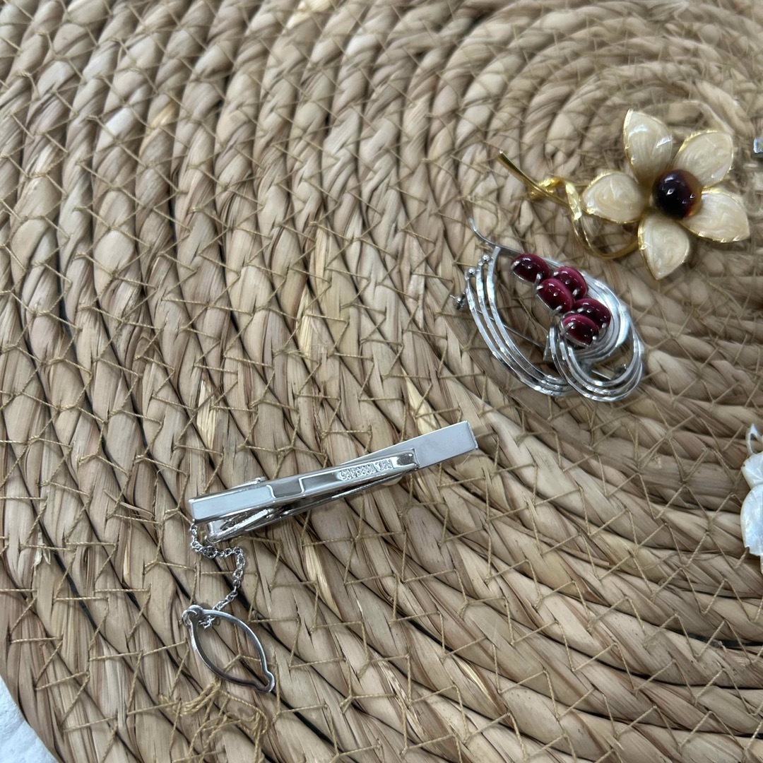 ブローチ ネクタイピン アクセサリー まとめ売り レトロの通販 ブローチ ネクタイピン アクセサリー まとめ売り レトロの通販