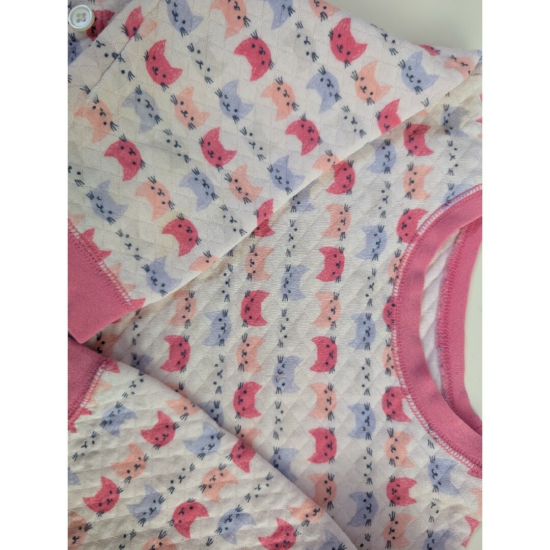 UNIQLO(ユニクロ)のユニクロ キルトパジャマ 長袖 女の子　3枚セット キッズ/ベビー/マタニティのキッズ服女の子用(90cm~)(パジャマ)の商品写真