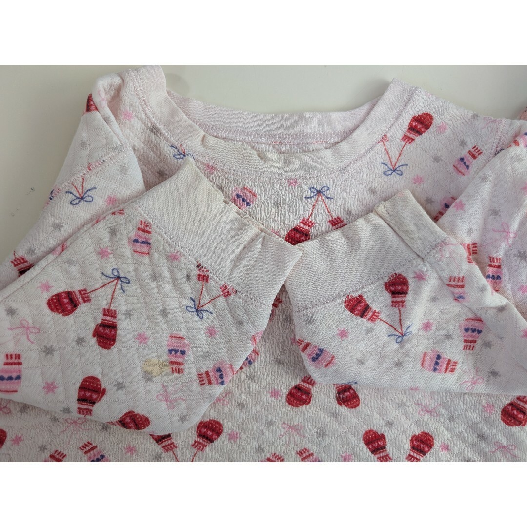 UNIQLO(ユニクロ)のユニクロ キルトパジャマ 長袖 女の子　3枚セット キッズ/ベビー/マタニティのキッズ服女の子用(90cm~)(パジャマ)の商品写真