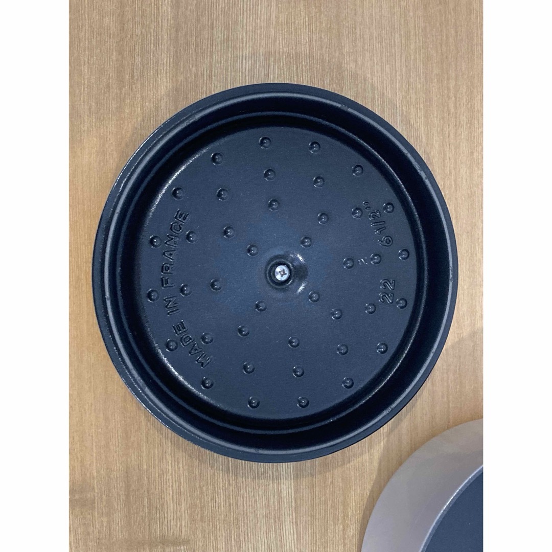 STAUB - STAUB ココット ラウンド 22伊勢丹 リネン ストウブ STAUB - STAUB ココット ラウンド 22伊勢丹 リネン ストウブ
