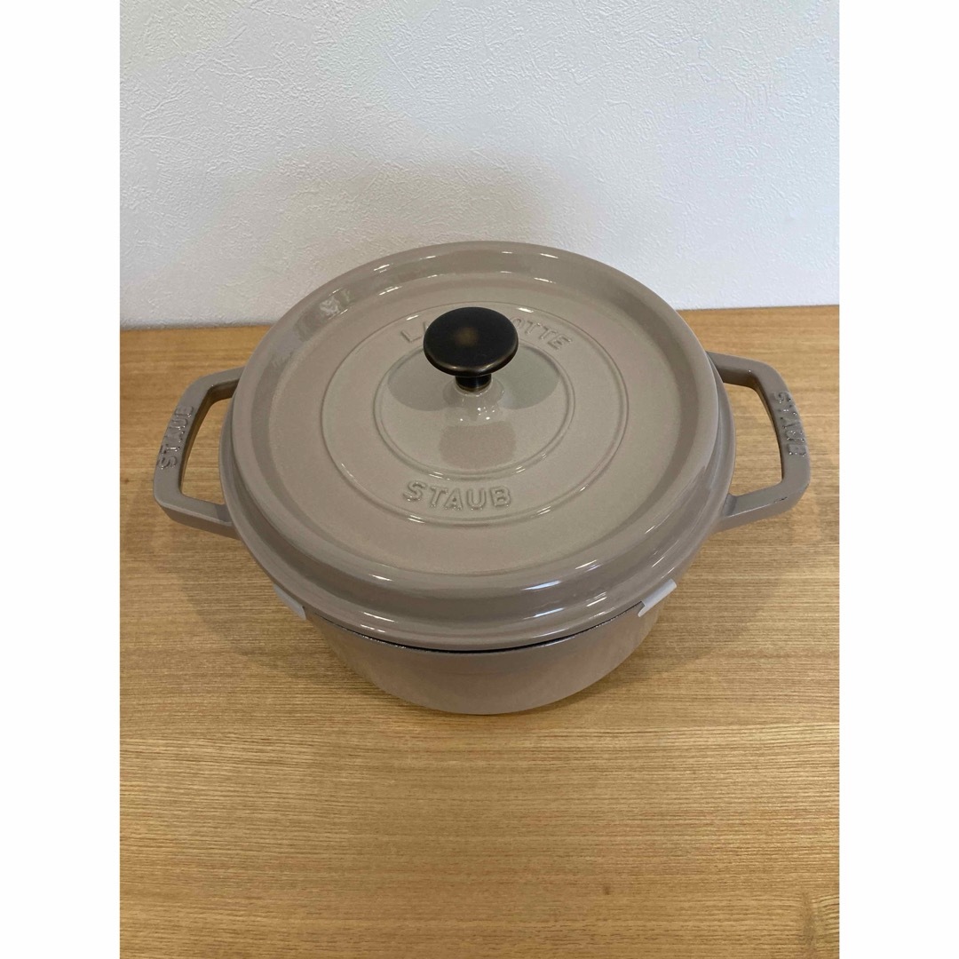 STAUB - STAUB ココット ラウンド 22伊勢丹 リネン ストウブ STAUB - STAUB ココット ラウンド 22伊勢丹 リネン ストウブ