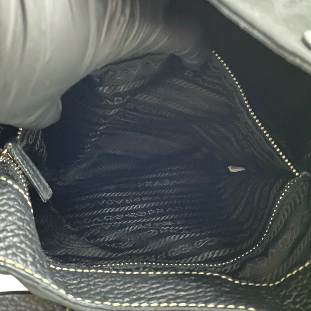 PRADA - 極 美品 PRADA プラダ 三角ロゴ プレート 金具 レザー PRADA - 極 美品 PRADA プラダ 三角ロゴ プレート 金具 レザー