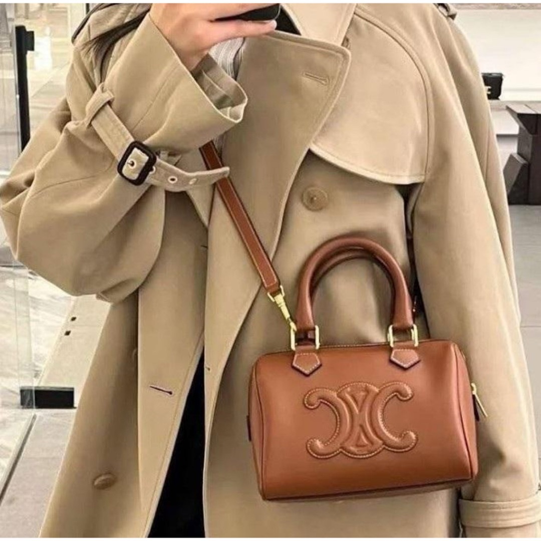 CELINE - 新品未使用!送料込み☆CELINE☆トリオンフ スモール CELINE - 新品未使用!送料込み☆CELINE☆トリオンフ スモール