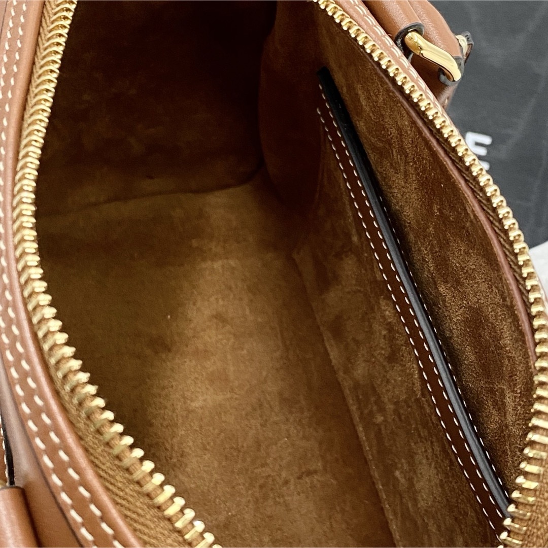 CELINE - 新品未使用!送料込み☆CELINE☆トリオンフ スモール CELINE - 新品未使用!送料込み☆CELINE☆トリオンフ スモール