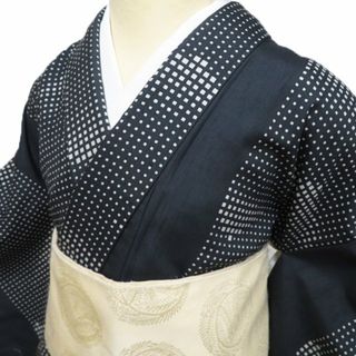 紬地 着物 中古 正絹 袷 カジュアル 升目模様 黒色 身丈160cm 裄 紬地 着物 中古 正絹 袷 カジュアル 升目模様 黒色 身丈160cm 裄