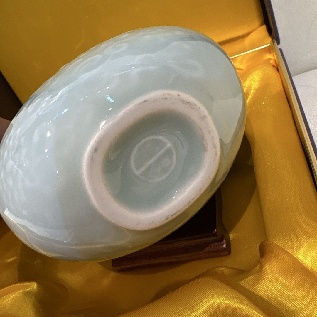 未使用品! ☆国立故宮博物院☆ 印花蕃蓮双耳扁壺 青磁 青釉 未使用品! ☆国立故宮博物院☆ 印花蕃蓮双耳扁壺 青磁 青釉