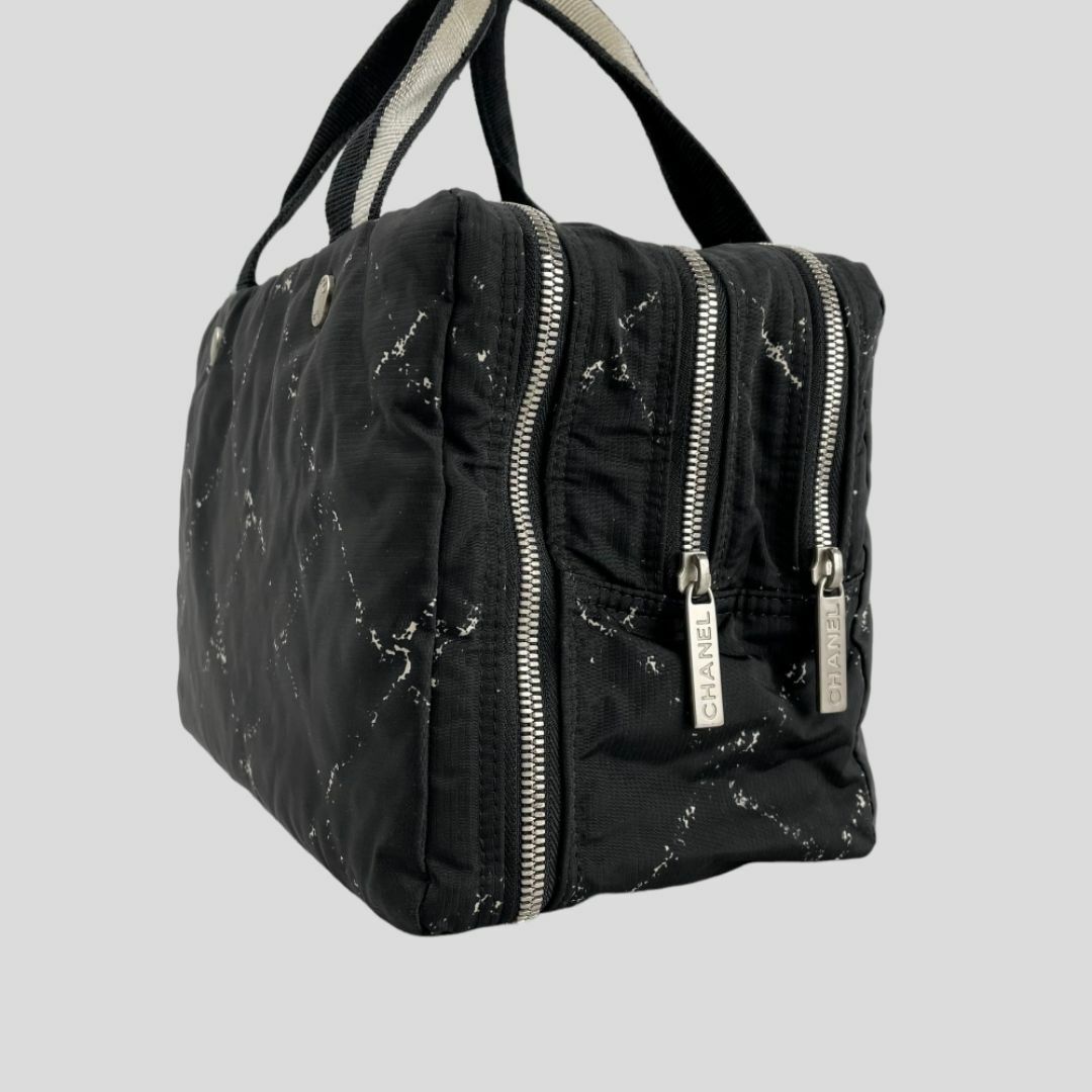 CHANEL - ○CHANEL シャネル○ 旧トラベルライン○ 3ジップ開閉 CHANEL - ○CHANEL シャネル○ 旧トラベルライン○ 3ジップ開閉