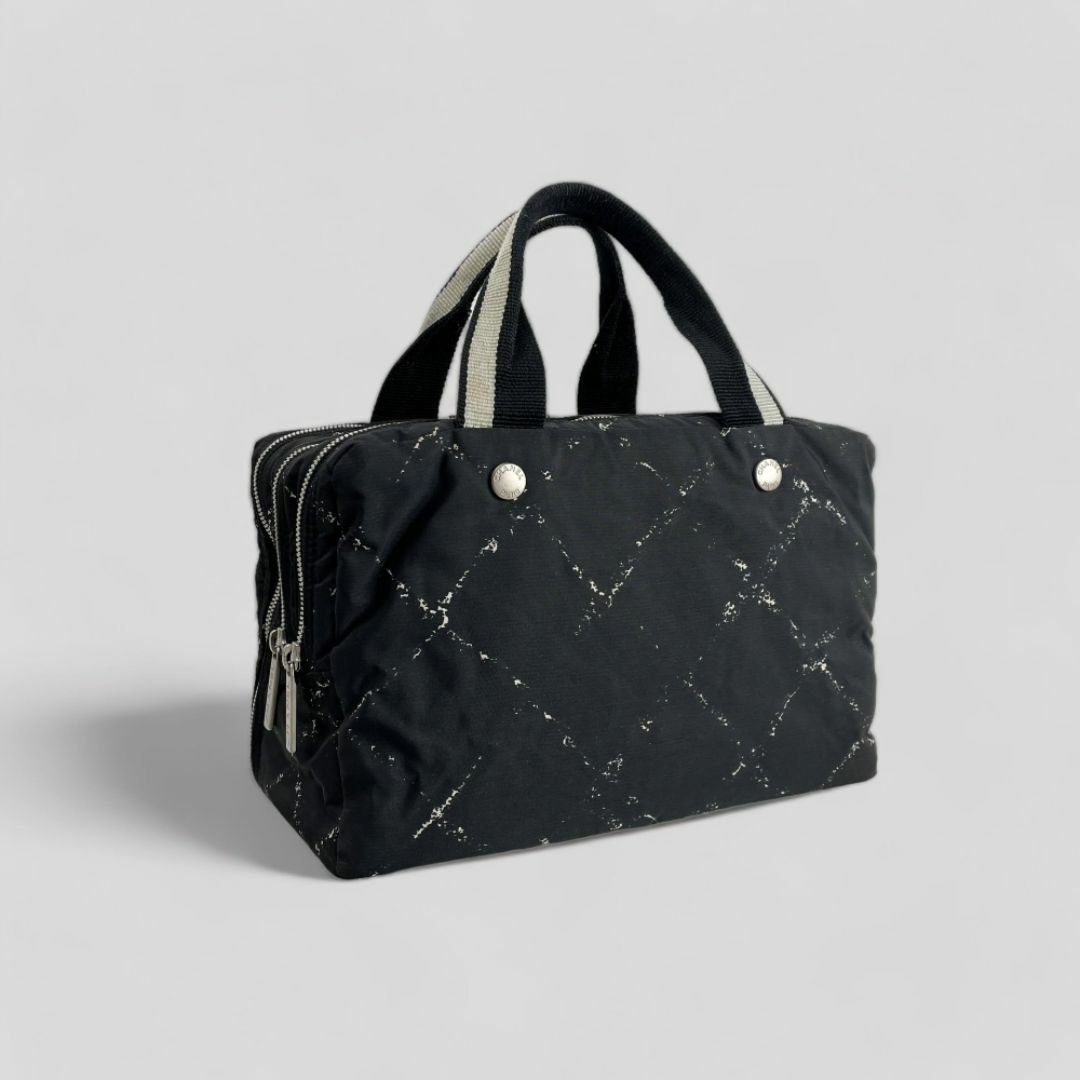 CHANEL - ○CHANEL シャネル○ 旧トラベルライン○ 3ジップ開閉 CHANEL - ○CHANEL シャネル○ 旧トラベルライン○ 3ジップ開閉