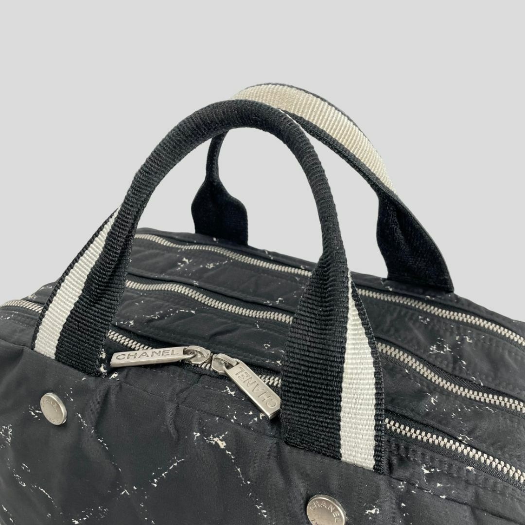 CHANEL - ○CHANEL シャネル○ 旧トラベルライン○ 3ジップ開閉 CHANEL - ○CHANEL シャネル○ 旧トラベルライン○ 3ジップ開閉