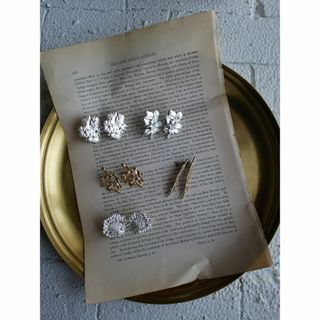 値下げ　フェリシモ　植物モチーフ　ピアス　５点(ピアス)