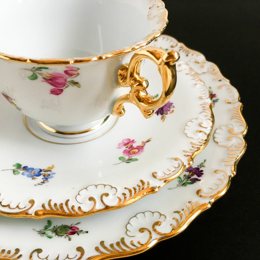 MEISSEN - 古マイセン 金彩 小花散らし文 シェルレリーフ縁取り MEISSEN - 古マイセン 金彩 小花散らし文 シェルレリーフ縁取り