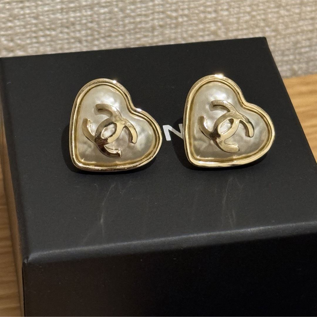 CHANEL - シャネル CHANEL ハート パール ピアス イヤリングの CHANEL - シャネル CHANEL ハート パール ピアス イヤリングの