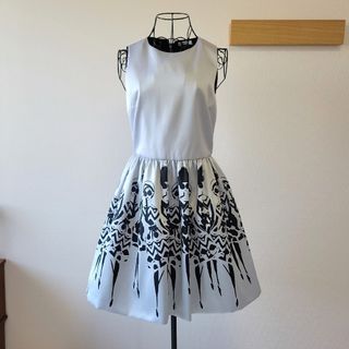 Alice+Olivia(ワンピース)のフリマアイテム一覧 Alice+Olivia(ワンピース)のフリマアイテム一覧