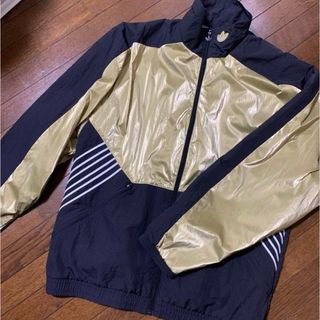 adidas(ナイロンジャケット ・ ゴールド/金色系)のフリマ adidas(ナイロンジャケット ・ ゴールド/金色系)のフリマ