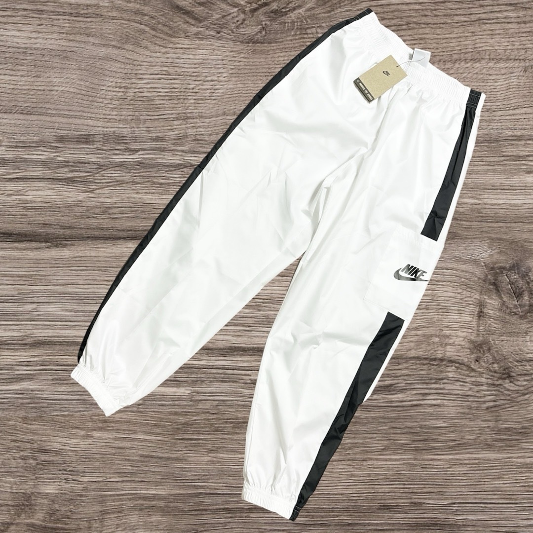 NIKE - 新品☆定価6820円☆NIKE☆トレーニングパンツ☆ホワイト NIKE - 新品☆定価6820円☆NIKE☆トレーニングパンツ☆ホワイト