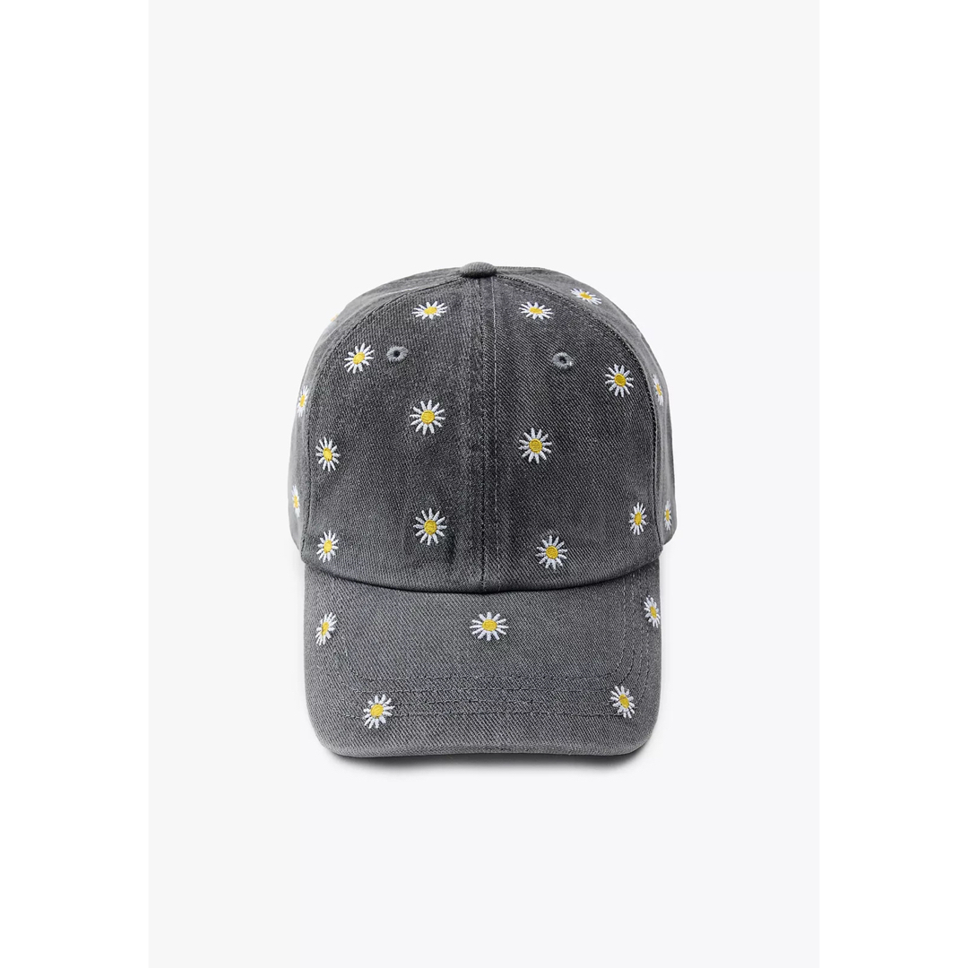 ZARA - 完売品 ZARA 刺繍入りデニムキャップ S-Mサイズ 新品未 ZARA - 完売品 ZARA 刺繍入りデニムキャップ S-Mサイズ 新品未