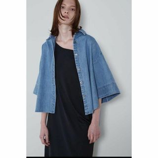 ADORE(シャツ/ブラウス(半袖/袖なし))のフリマアイテム一覧 ADORE(シャツ/ブラウス(半袖/袖なし))のフリマアイテム一覧