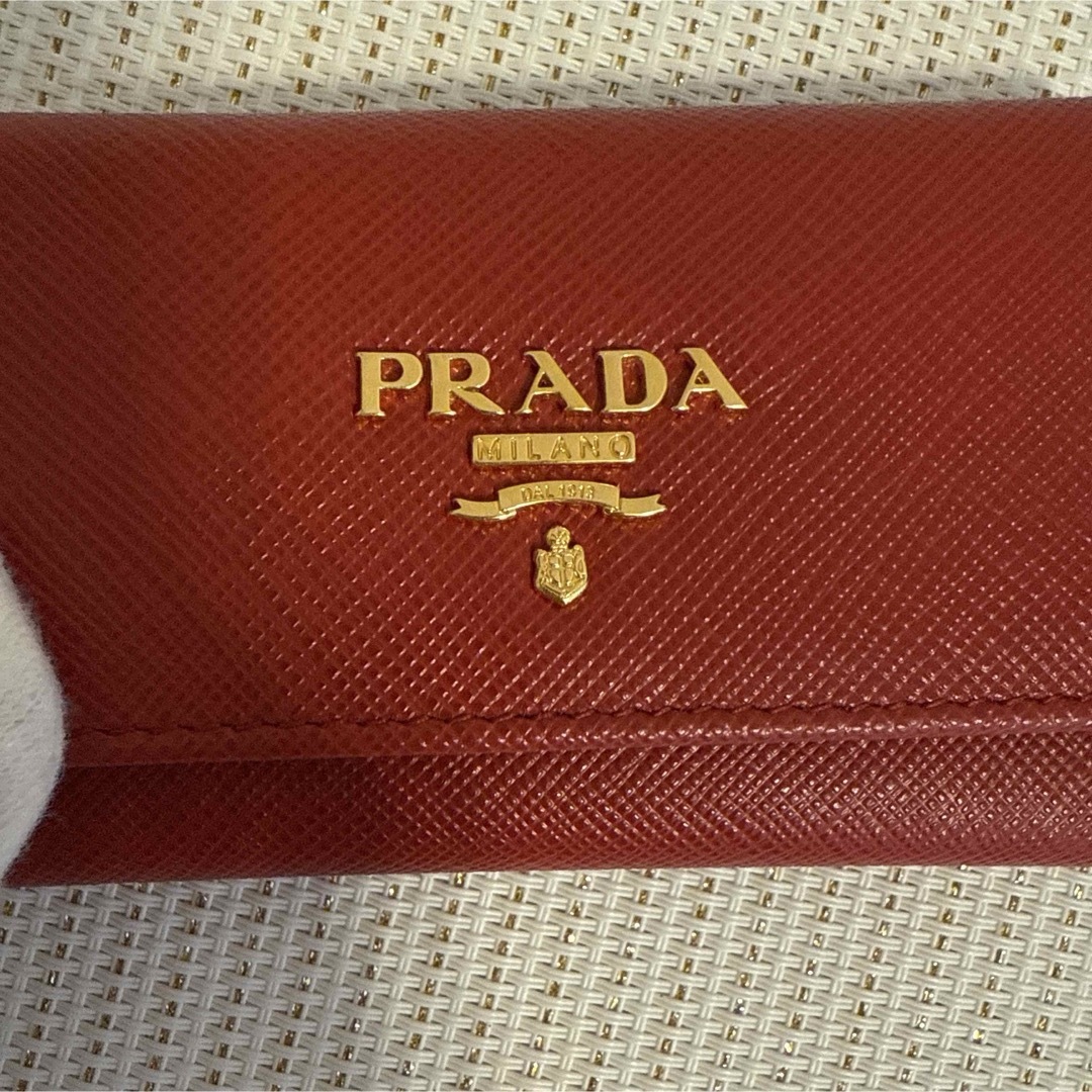 PRADA - PRADA サフィアーノレザー レッドキーケースの通販 by PRADA - PRADA サフィアーノレザー レッドキーケースの通販 by