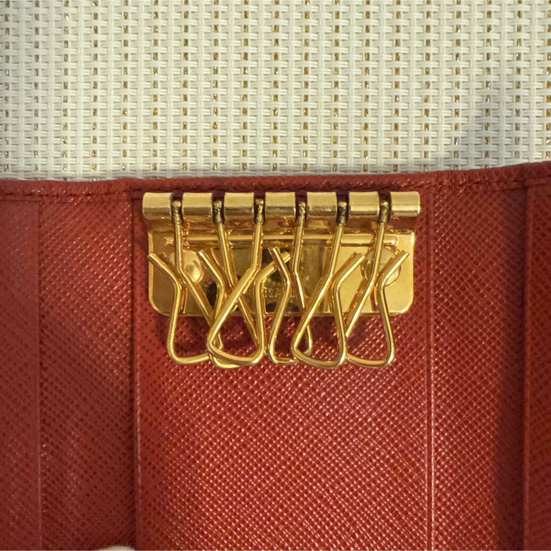 PRADA - PRADA サフィアーノレザー レッドキーケースの通販 by PRADA - PRADA サフィアーノレザー レッドキーケースの通販 by