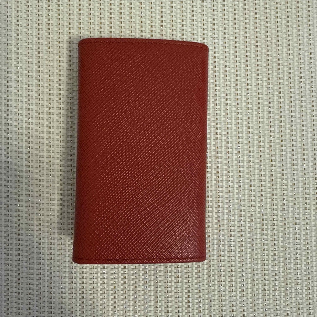 PRADA - PRADA サフィアーノレザー レッドキーケースの通販 by PRADA - PRADA サフィアーノレザー レッドキーケースの通販 by