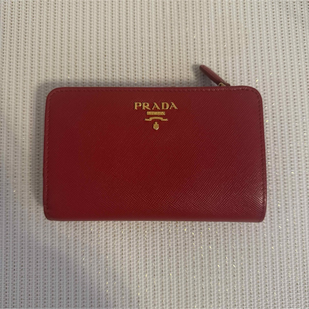 PRADA - PRADA エナメルレザー 二つ折り財布 レッドの通販 by PRADA - PRADA エナメルレザー 二つ折り財布 レッドの通販 by