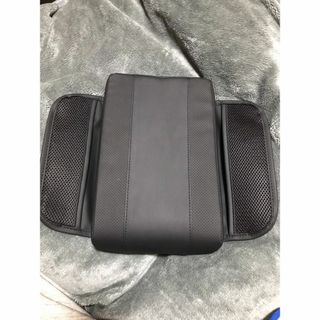  値下げ！アームレスト 車 肘置き カー用品 収納  取り付け簡単(Black)(車内アクセサリ)