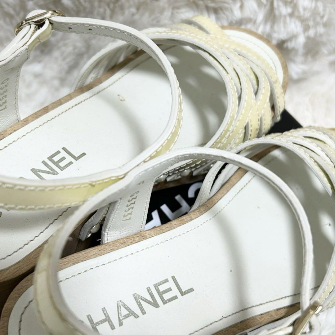 CHANEL - 正規品☆CHANEL☆春夏厚底ウェッジソールホワイトロゴ CHANEL - 正規品☆CHANEL☆春夏厚底ウェッジソールホワイトロゴ
