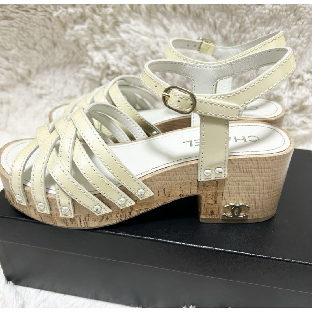 CHANEL - 正規品☆CHANEL☆春夏厚底ウェッジソールホワイトロゴ CHANEL - 正規品☆CHANEL☆春夏厚底ウェッジソールホワイトロゴ