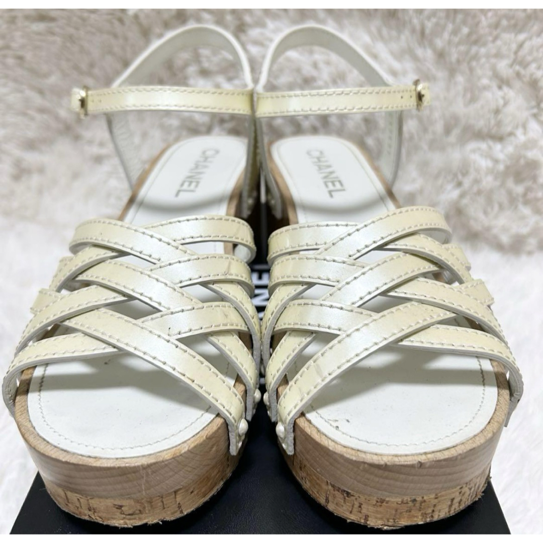 CHANEL - 正規品☆CHANEL☆春夏厚底ウェッジソールホワイトロゴ CHANEL - 正規品☆CHANEL☆春夏厚底ウェッジソールホワイトロゴ