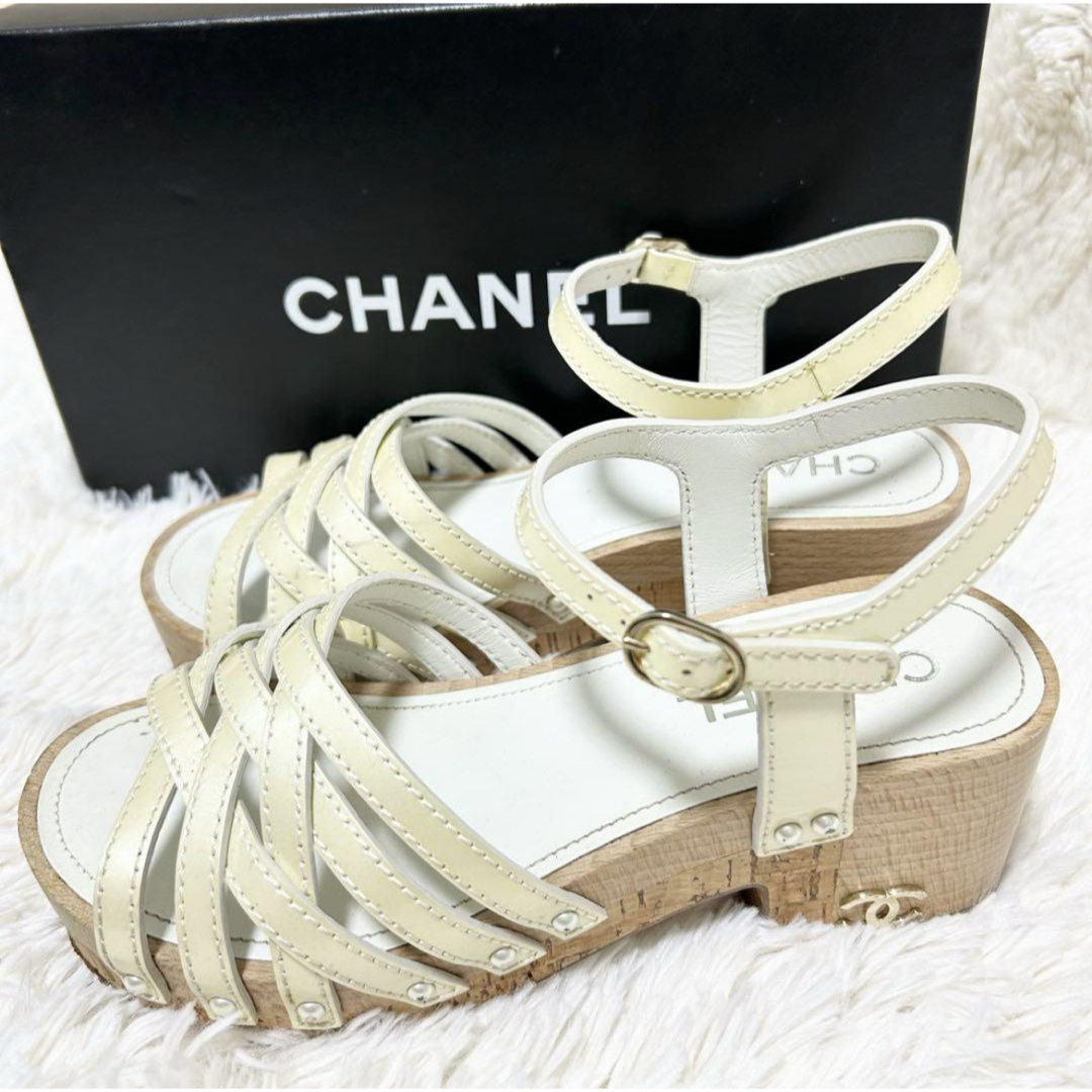 CHANEL - 正規品☆CHANEL☆春夏厚底ウェッジソールホワイトロゴ CHANEL - 正規品☆CHANEL☆春夏厚底ウェッジソールホワイトロゴ