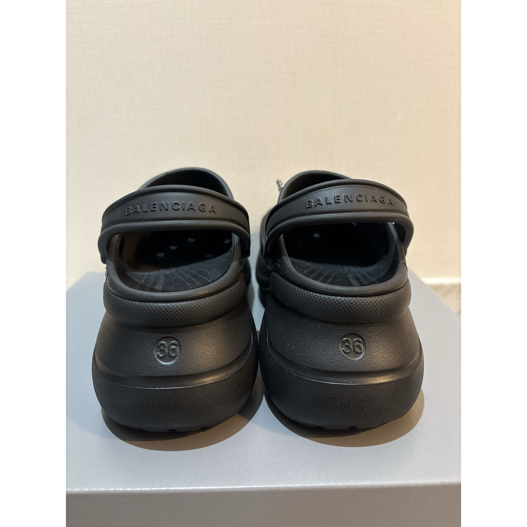 BALENCIAGA - 2025新作 BALENCIAGA CROCSミュール JIBBITZ 36の BALENCIAGA - 2025新作 BALENCIAGA CROCSミュール JIBBITZ 36の