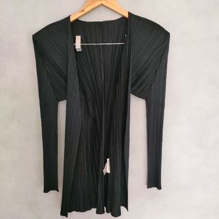 PLEATS PLEASE ISSEY MIYAKE(カーディガン)のフリマアイテム一覧 PLEATS PLEASE ISSEY MIYAKE(カーディガン)のフリマアイテム一覧