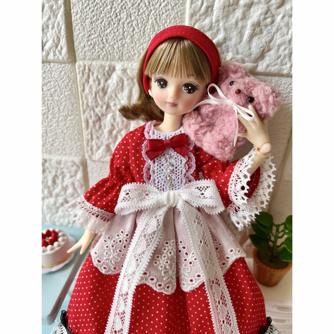 リカちゃん 服 ワンピースとヘアバンド ハンドメイド ドール服の リカちゃん 服 ワンピースとヘアバンド ハンドメイド ドール服の
