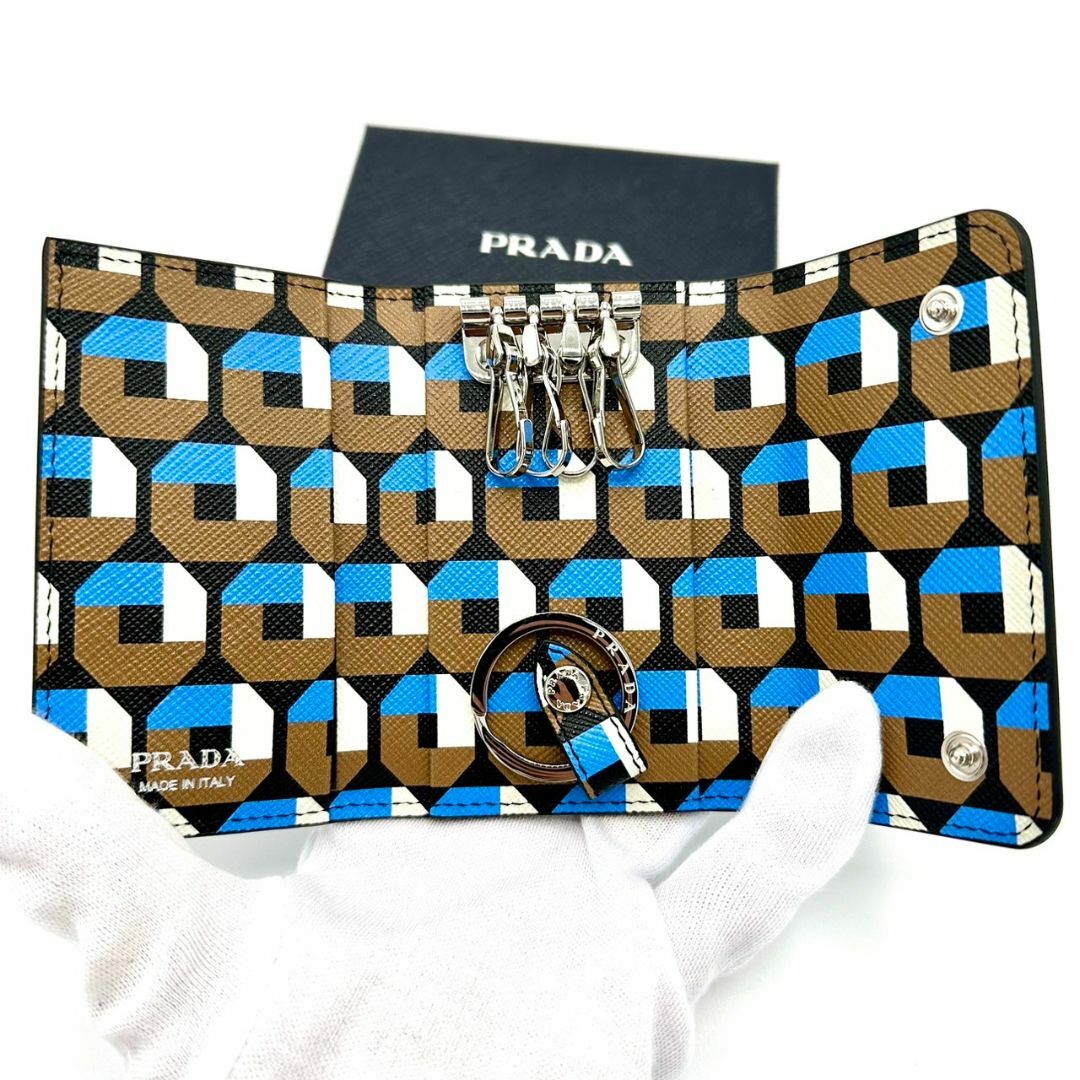 PRADA - 【新古品未使用品】PRADA プラダ キーケース 三角 PRADA - 【新古品未使用品】PRADA プラダ キーケース 三角