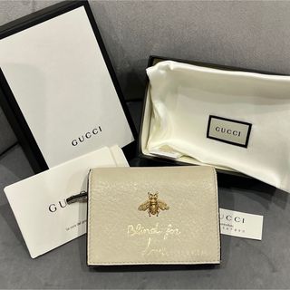 GUCCI - GUCCI 二つ折り財布 アイボリー 蜂刺繍の通販 by GUCCI - GUCCI 二つ折り財布 アイボリー 蜂刺繍の通販 by