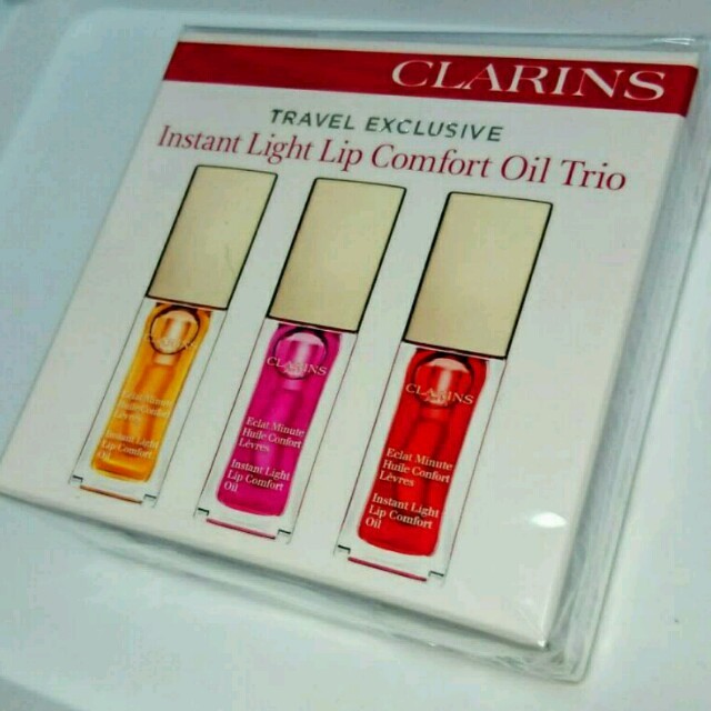 CLARINS(クラランス)のmitou様専用 クラランス コンフォートリップオイル ３本セット コスメ/美容のスキンケア/基礎化粧品(リップケア/リップクリーム)の商品写真