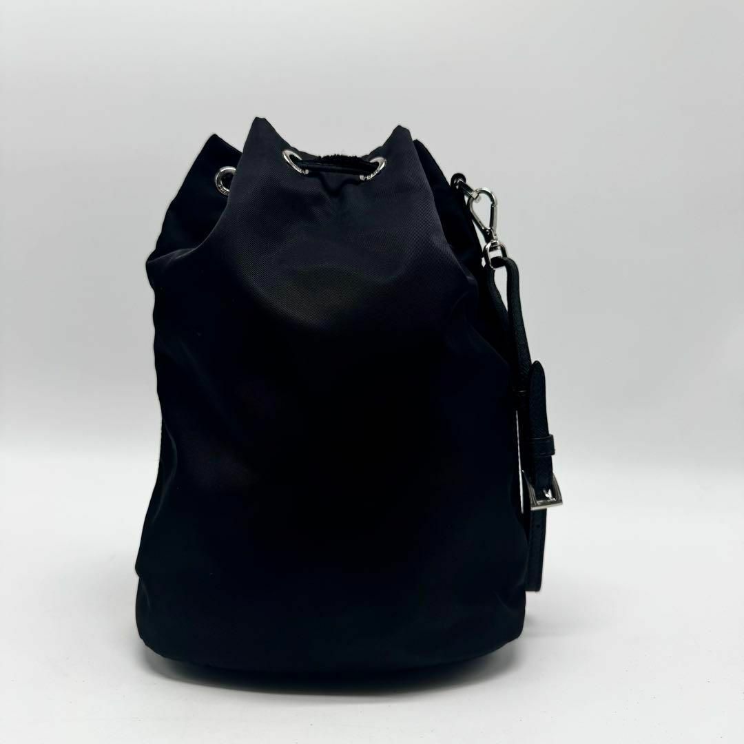 PRADA - 現行モデル プラダ 巾着ポーチ 三角ロゴ Re-Nyon 黒 PRADA - 現行モデル プラダ 巾着ポーチ 三角ロゴ Re-Nyon 黒