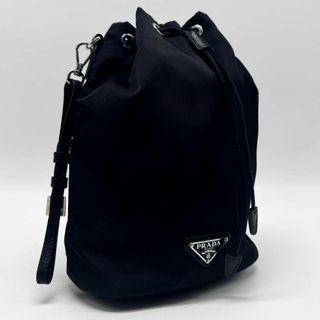 PRADA - 現行モデル プラダ 巾着ポーチ 三角ロゴ Re-Nyon 黒 PRADA - 現行モデル プラダ 巾着ポーチ 三角ロゴ Re-Nyon 黒