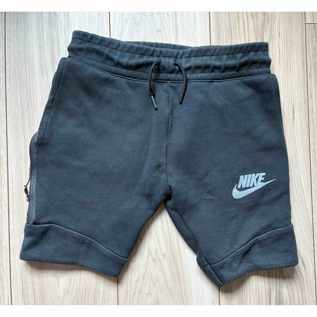 NIKE - NIKEキッズモデルテックフリース ハーフパンツ (XSサイズ NIKE - NIKEキッズモデルテックフリース ハーフパンツ (XSサイズ