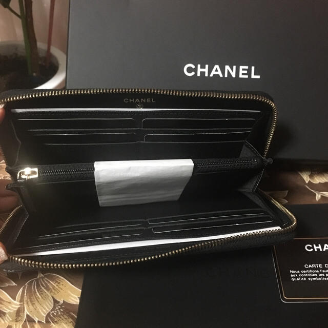 セレブ愛用 CHANEL カメリア シルバーラウンドジップ　正規保証1388