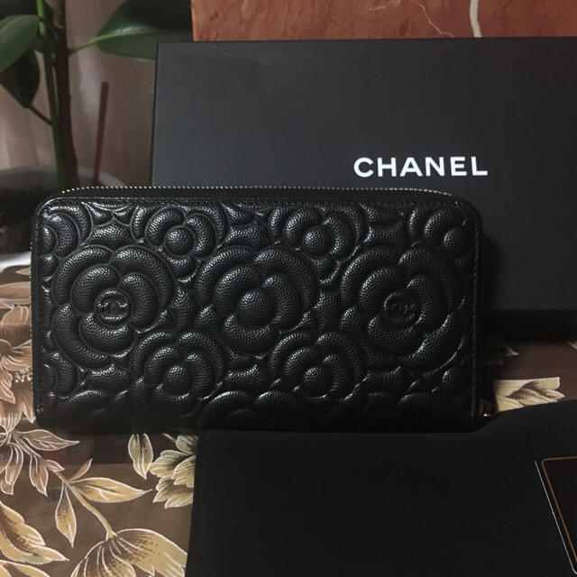 セレブ愛用 CHANEL カメリア シルバーラウンドジップ　正規保証1388