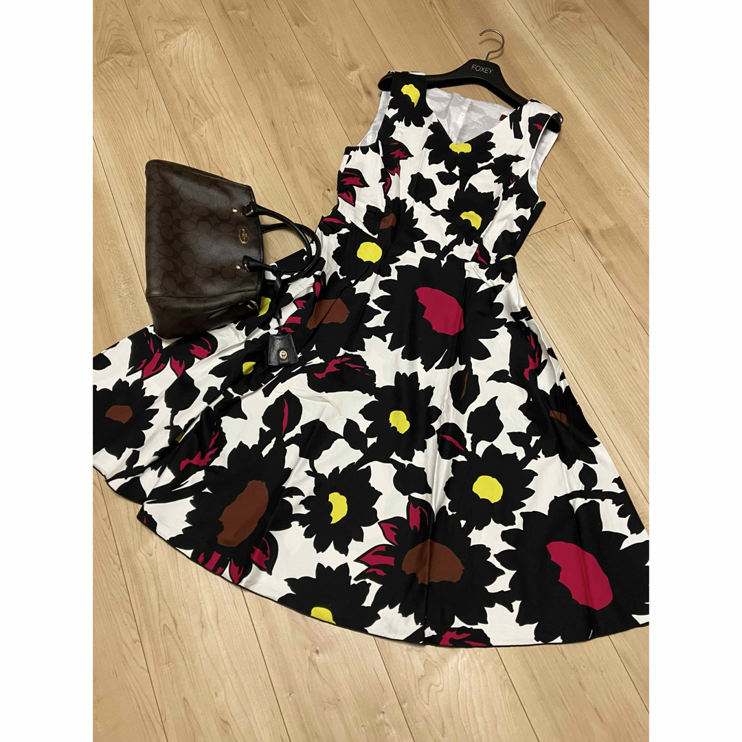 Max Mara - 美品 マックスマーラ STUDIO フレア ワンピース 花柄 Max Mara - 美品 マックスマーラ STUDIO フレア ワンピース 花柄