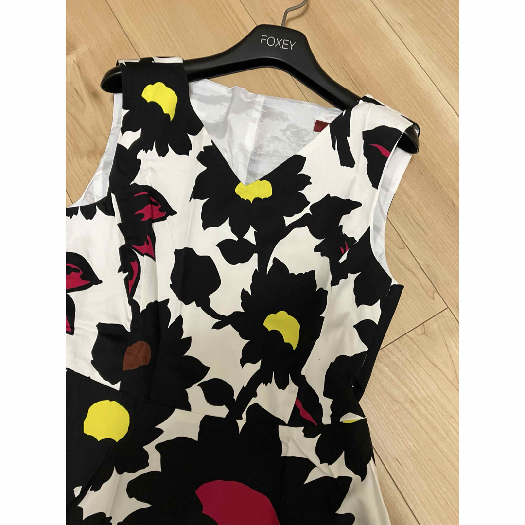 Max Mara - 美品 マックスマーラ STUDIO フレア ワンピース 花柄 Max Mara - 美品 マックスマーラ STUDIO フレア ワンピース 花柄