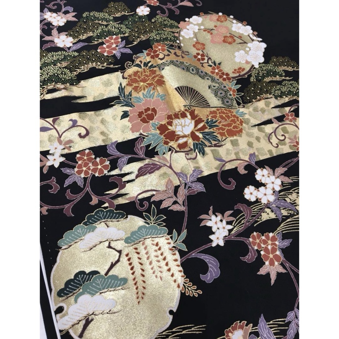 現代的・豪華な【黒留袖】 金駒刺繍 金彩友禅 手描き友禅 裄長め 現代的・豪華な【黒留袖】 金駒刺繍 金彩友禅 手描き友禅 裄長め