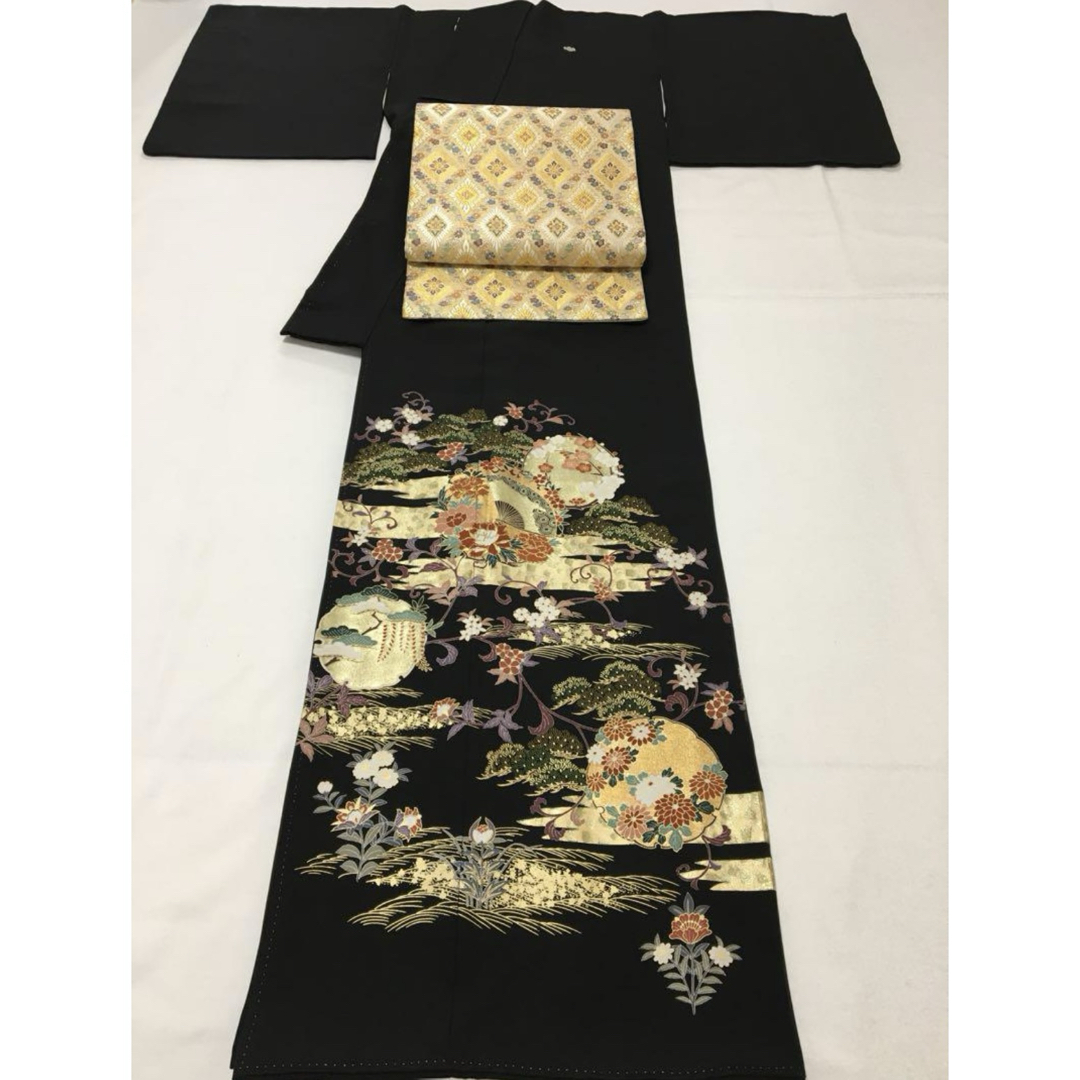 現代的・豪華な【黒留袖】 金駒刺繍 金彩友禅 手描き友禅 裄長め 現代的・豪華な【黒留袖】 金駒刺繍 金彩友禅 手描き友禅 裄長め