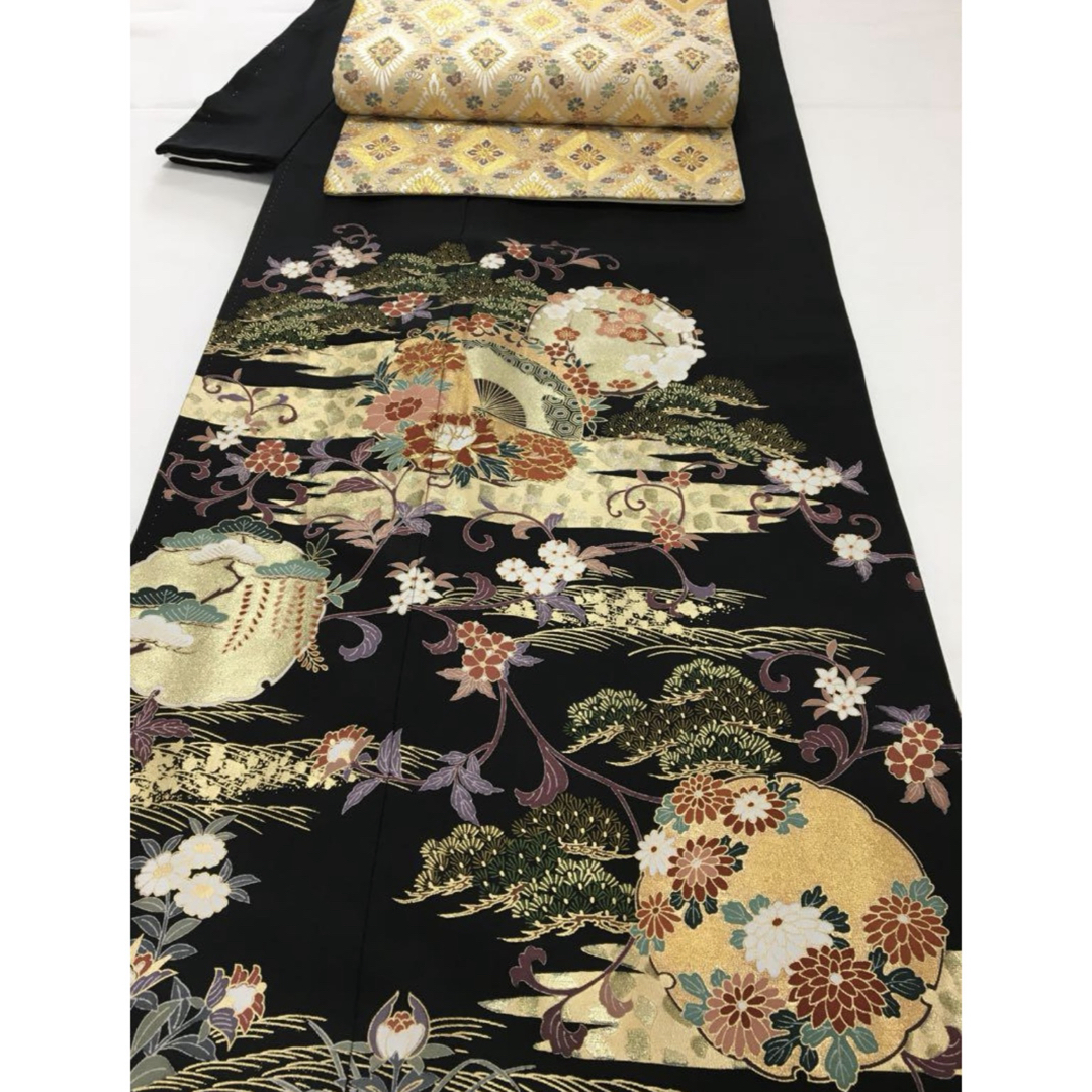 現代的・豪華な【黒留袖】 金駒刺繍 金彩友禅 手描き友禅 裄長め 現代的・豪華な【黒留袖】 金駒刺繍 金彩友禅 手描き友禅 裄長め